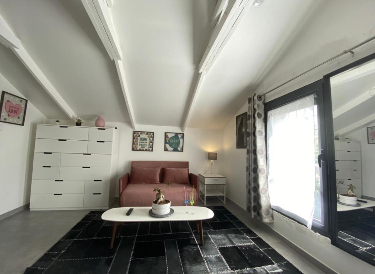Trendy Studios Tassin Kültér fotó